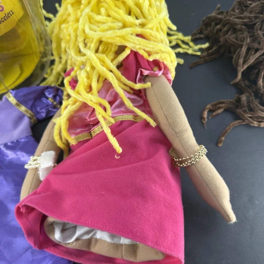 Melissa & Doug Make Your Own Princess Puppet Dress Up Wigs Jewelry Clothes Case